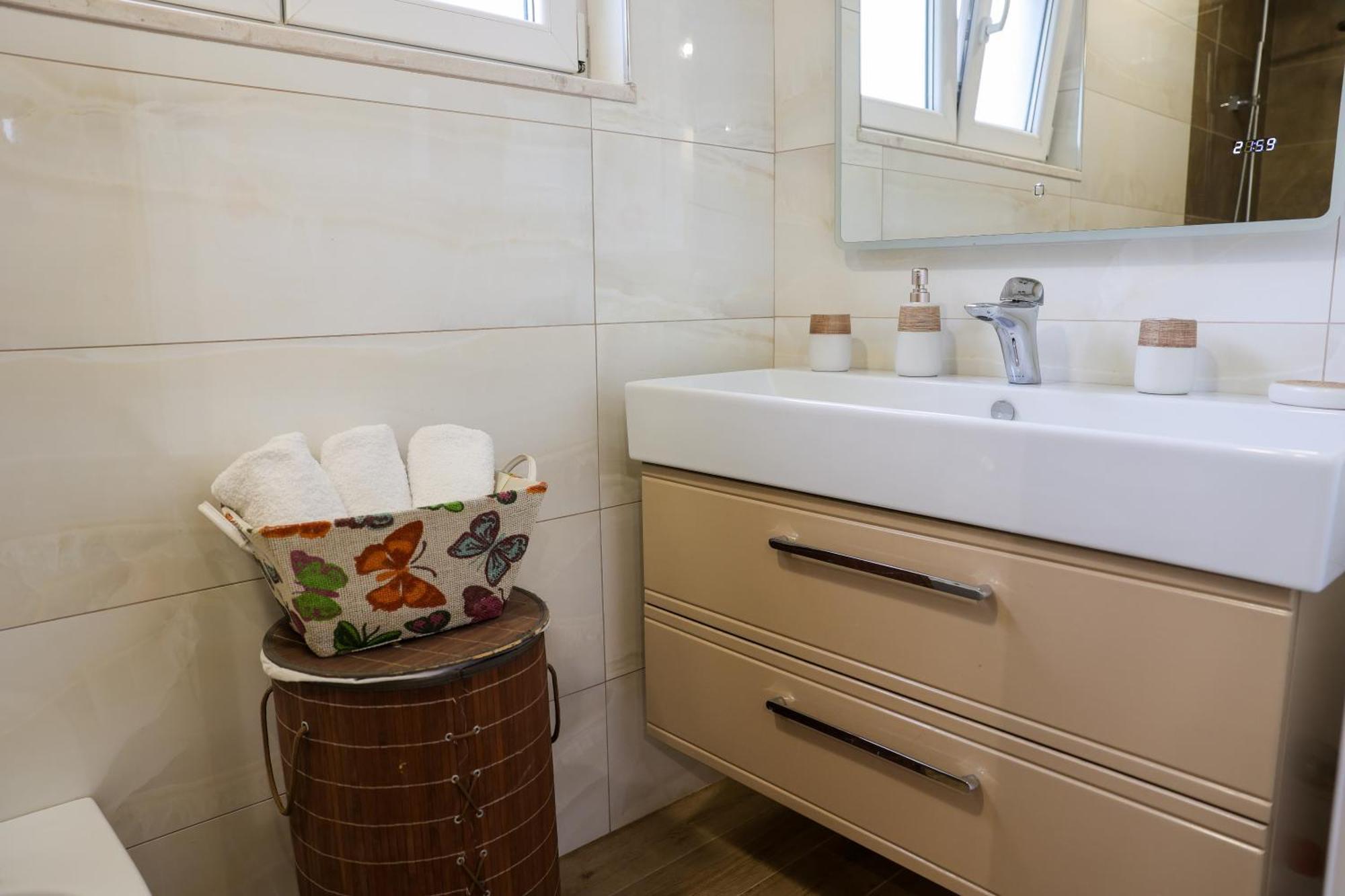 Alara Apartment Тирана Екстер'єр фото